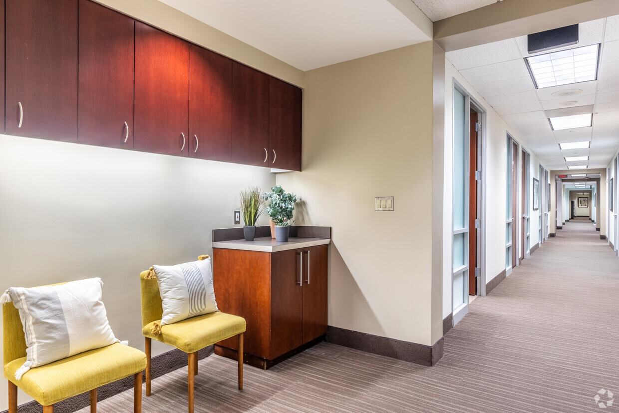 Hallway Nook in Business Space | Farragut West